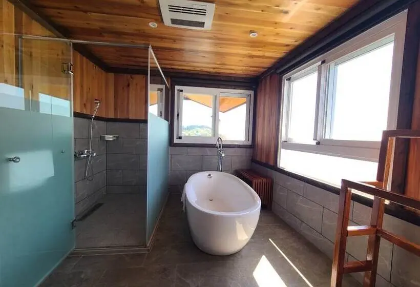 سوییت لوکس, Top Cloud Villa