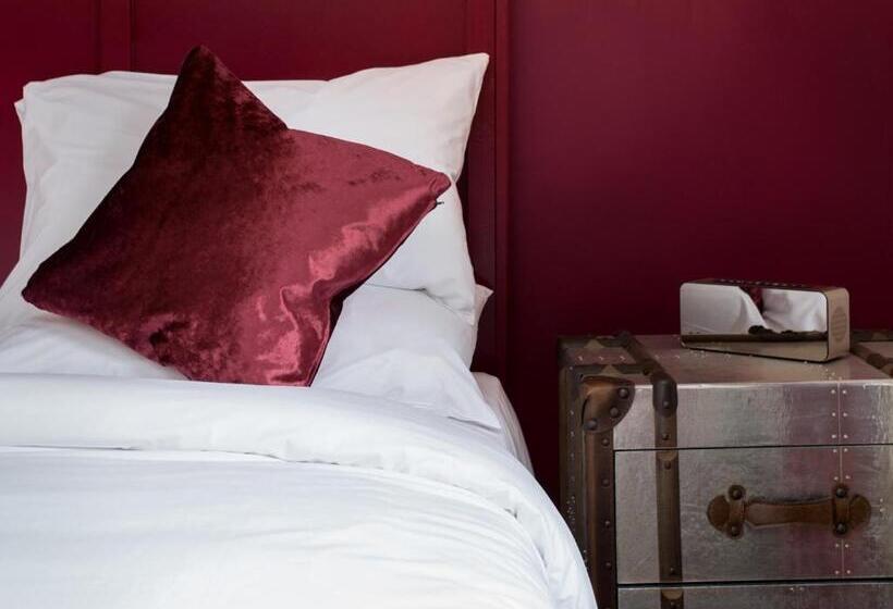 キングサイズベッドのスタンダードルーム, The Cornish Arms