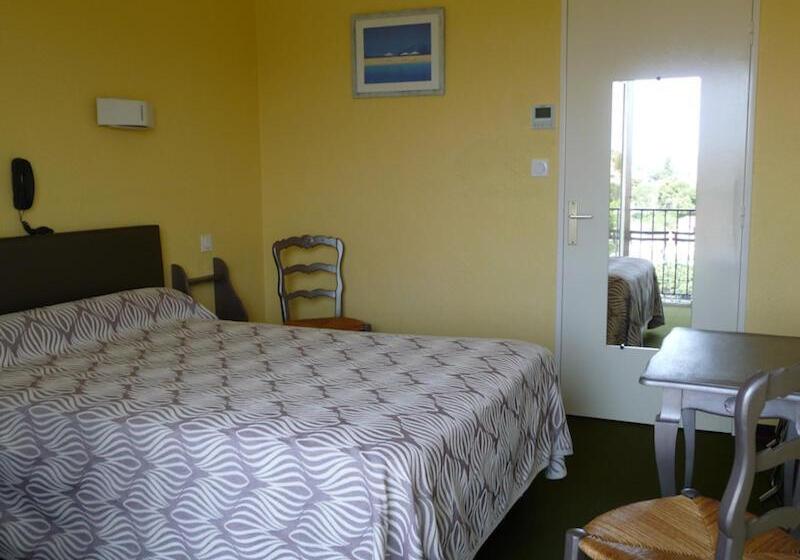 标准间带阳台, Hôtel Ambeille