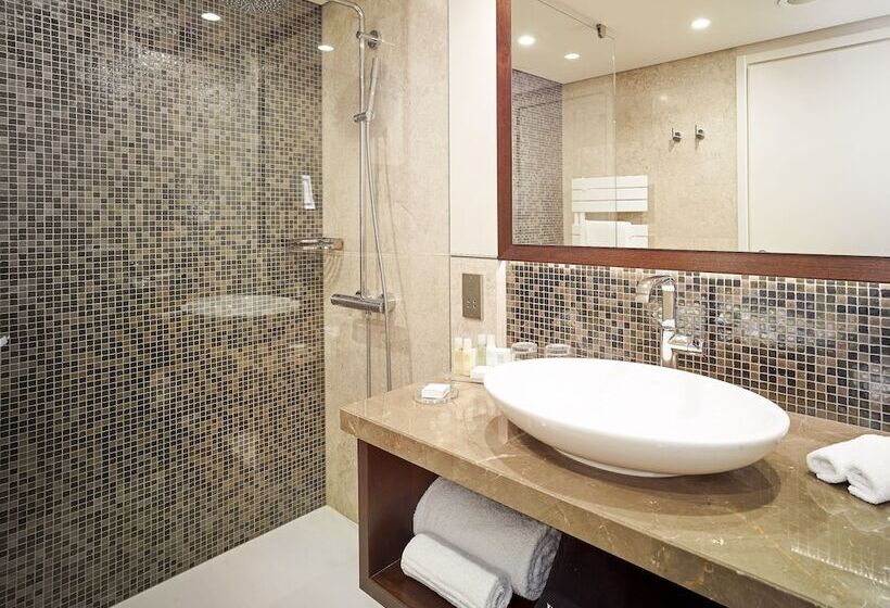 اتاق استاندارد با تخت دوبل, Crowne Plaza Bucharest, An Ihg