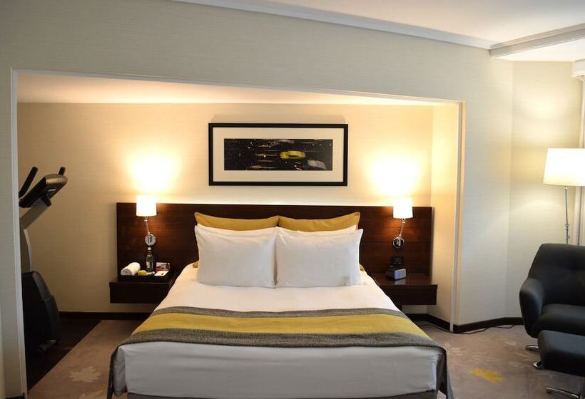 اتاق پریمیوم با بالکن, Crowne Plaza Bucharest, An Ihg