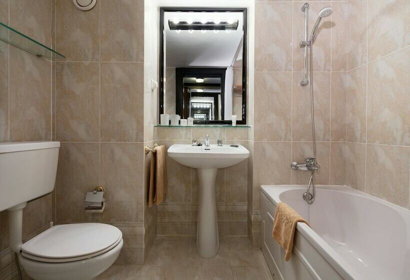 חדר סטנדרטי לשלושה עם נוף, Dom Pedro Madeira