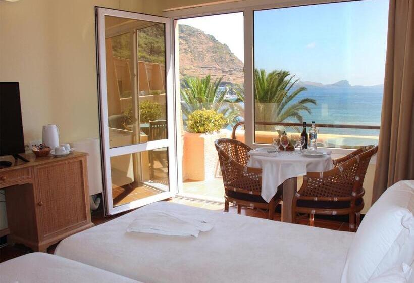 חדר קלאב לשלושה, Dom Pedro Madeira