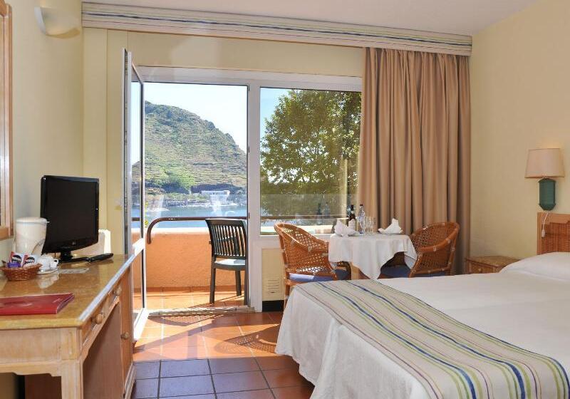 חדר קלאב, Dom Pedro Madeira