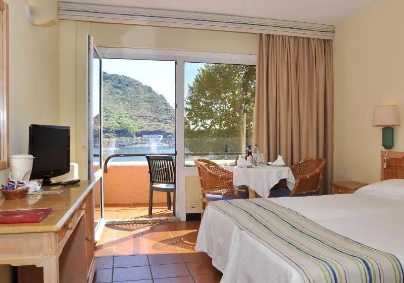 Club-huone, Dom Pedro Madeira