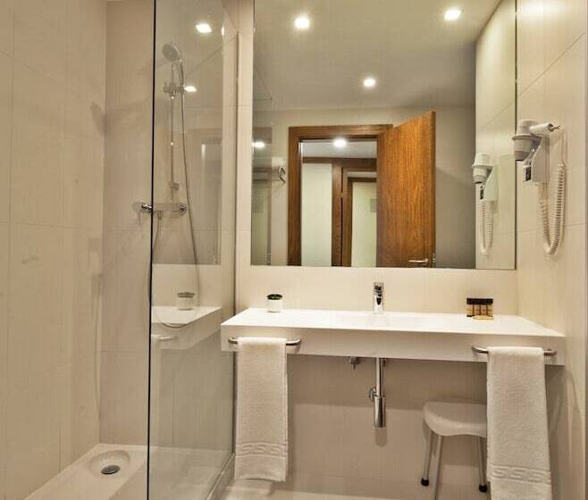 اتاق سوپریور با چشم‌انداز رودخانه, Ramada By Wyndham Lisbon