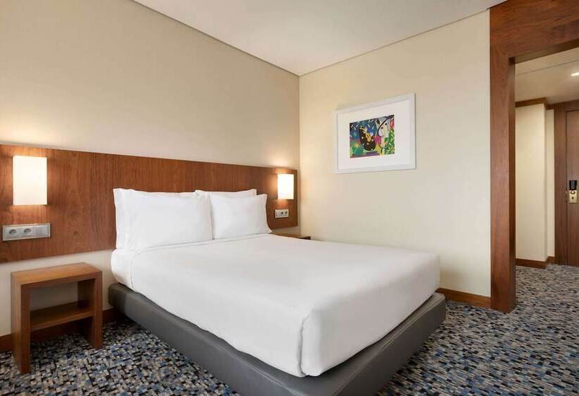 Standard Room Double Bed City View, Ramada By Wyndham Lisbon