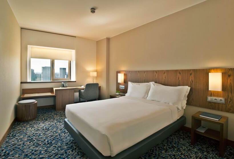 Standard Room Double Bed City View, Ramada By Wyndham Lisbon