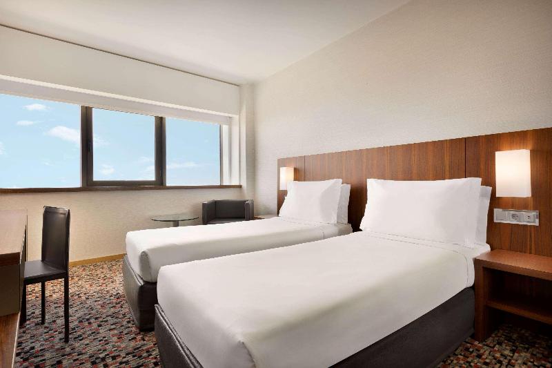 اتاق سوپریور با چشم‌انداز رودخانه, Ramada By Wyndham Lisbon