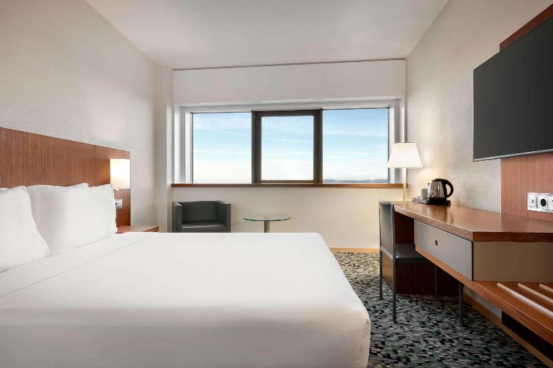 اتاق سوپریور با چشم‌انداز رودخانه, Ramada By Wyndham Lisbon