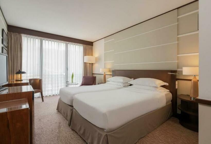 غرفة قياسية, Terra Nostra Garden