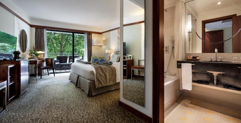 غرفة قياسية, Terra Nostra Garden