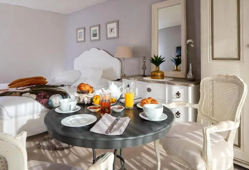 Classic Kolmen Hengen Huone, Hôtel Le Castellan