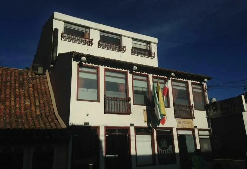 اتاق استاندارد با وان آب گرم, Plaza Muisca