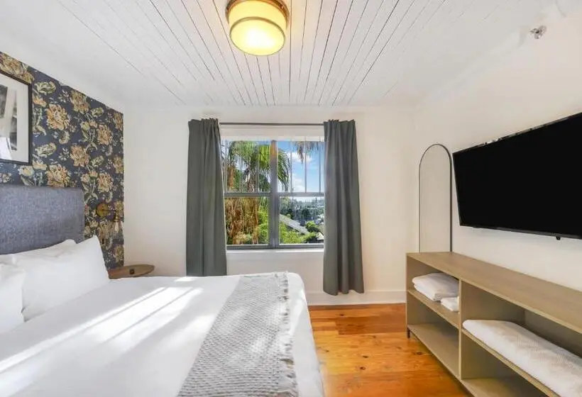 スイート, Tower Hotel Little Havana