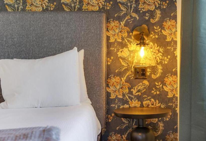 جناح, Tower Hotel Little Havana