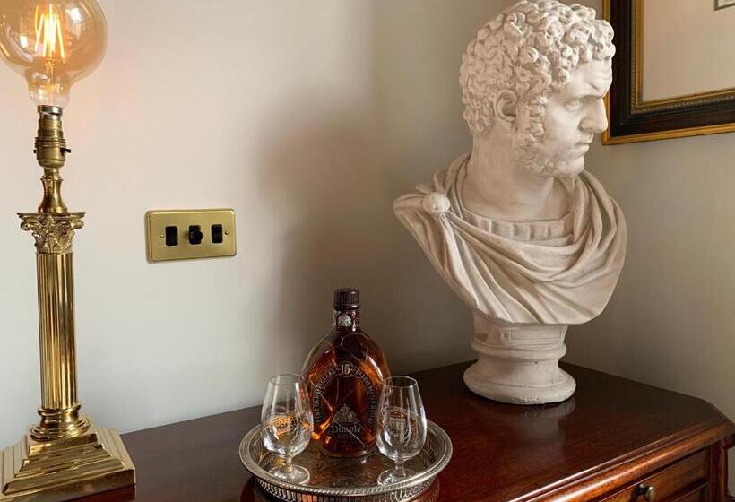 高级客房, 23 Mayfield