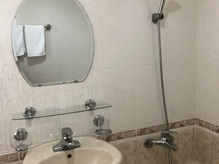 اتاق استاندارد چهار تخته, Three Palms Homestay