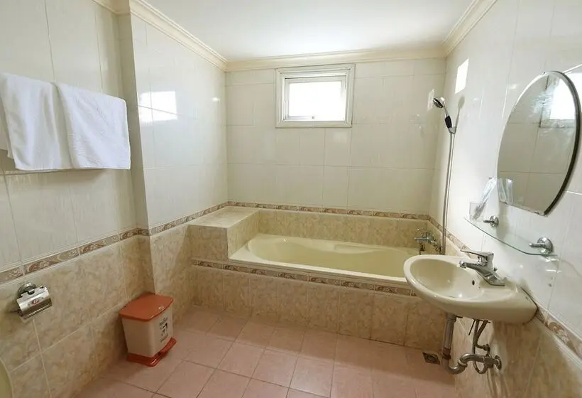 اتاق استاندارد چهار تخته, Three Palms Homestay