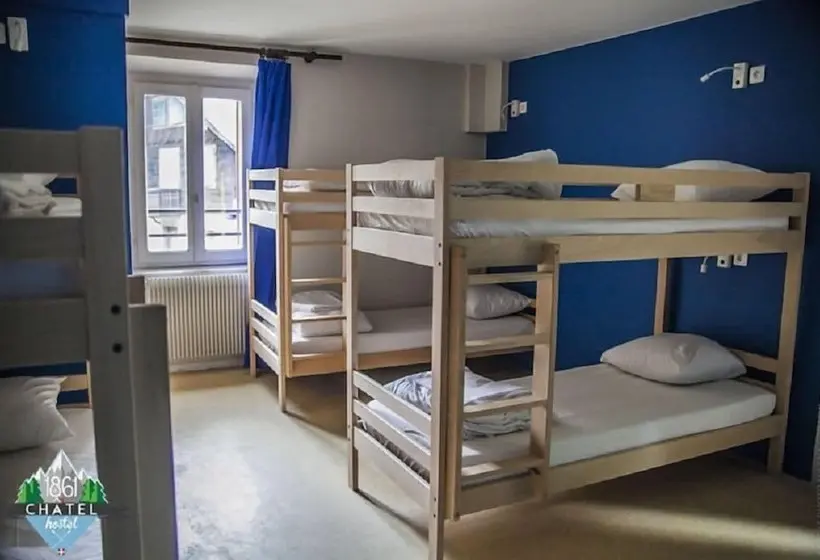 Bed in een Gedeelde Kamer, 1861 Chatel Hostel