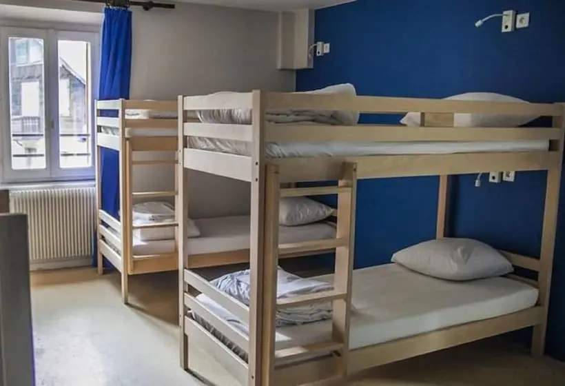 Bed in een Gedeelde Kamer, 1861 Chatel Hostel