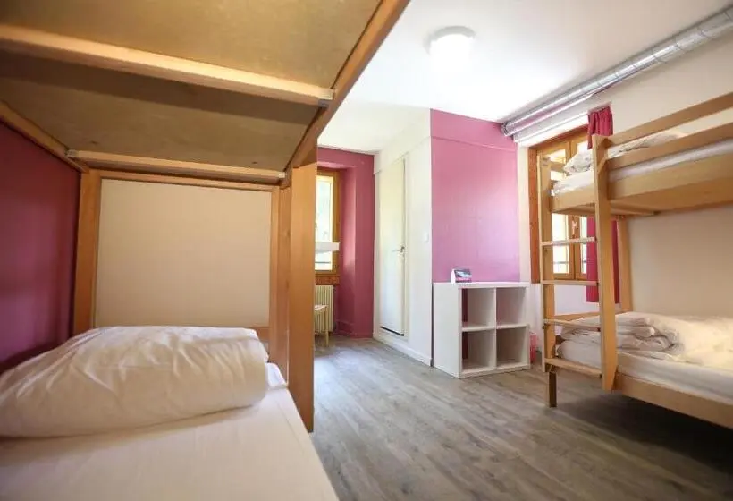 Standaard Vierpersoonskamer, 1861 Chatel Hostel
