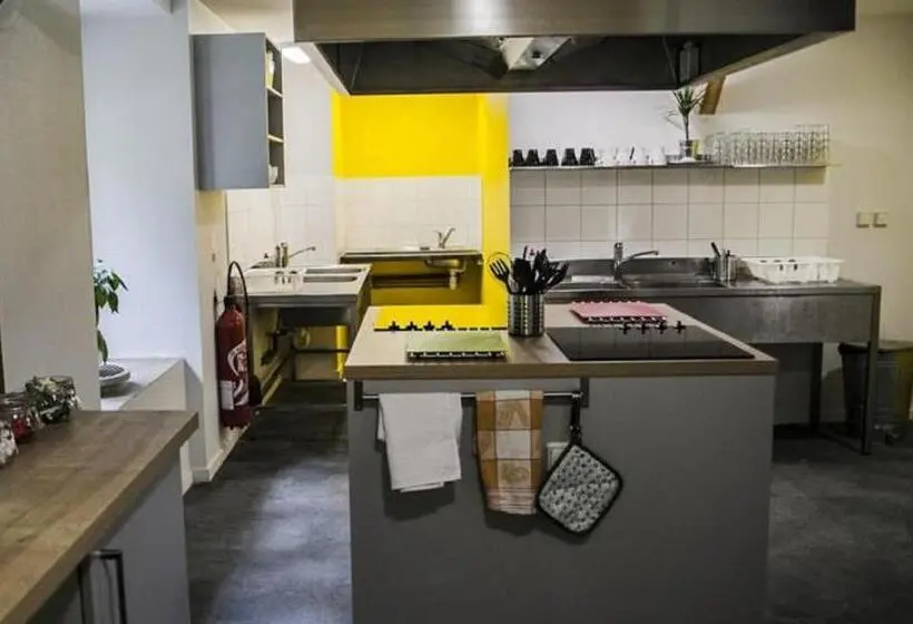 Standaard Vierpersoonskamer, 1861 Chatel Hostel