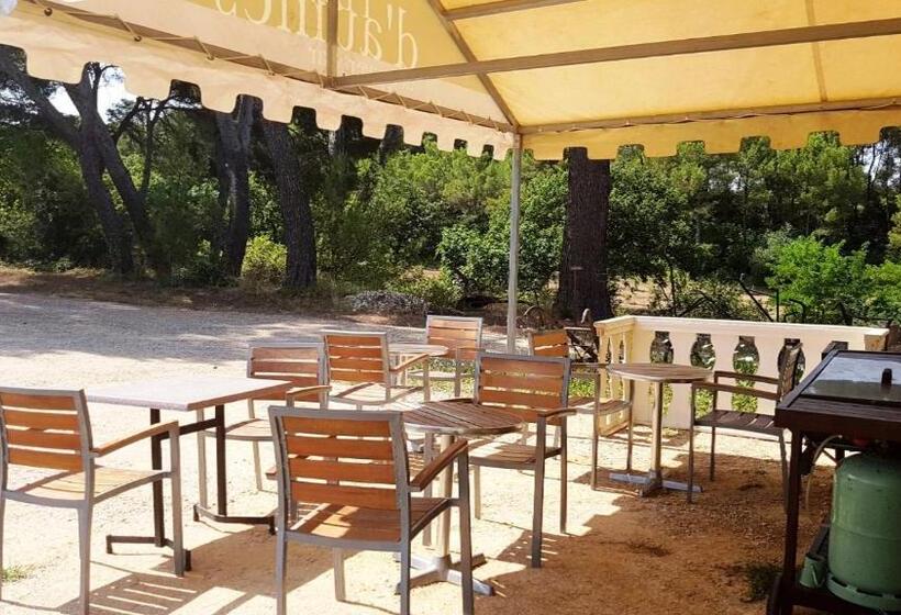 منزل 4 غرف نوم, Château Saint Martin De Graves