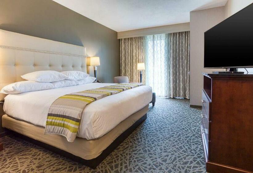 디럭스 스위트 킹 침대, Drury Inn & Suites Cincinnati Northeast Mason