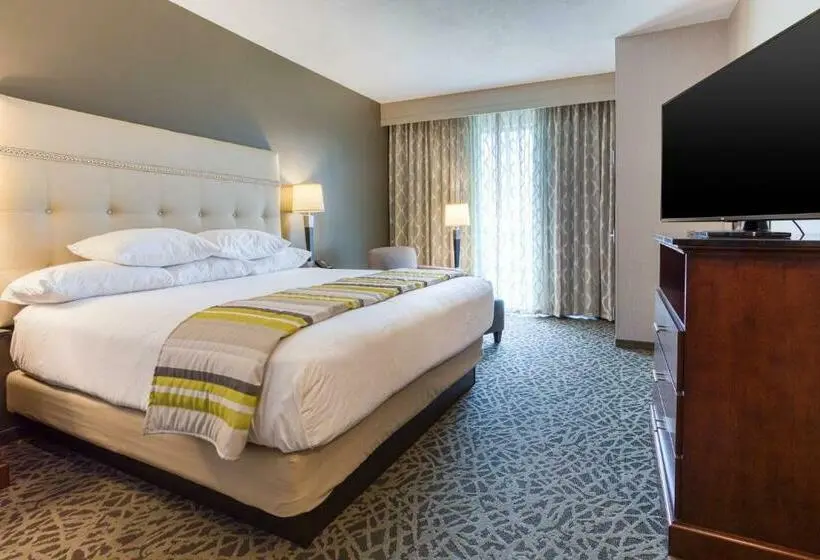 キングサイズベッドのデラックススイート, Drury Inn & Suites Cincinnati Northeast Mason