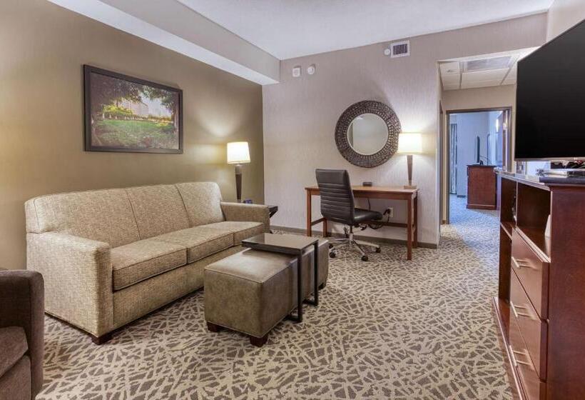 Люкс Повышенной Комфортности, Drury Inn & Suites Cincinnati Northeast Mason