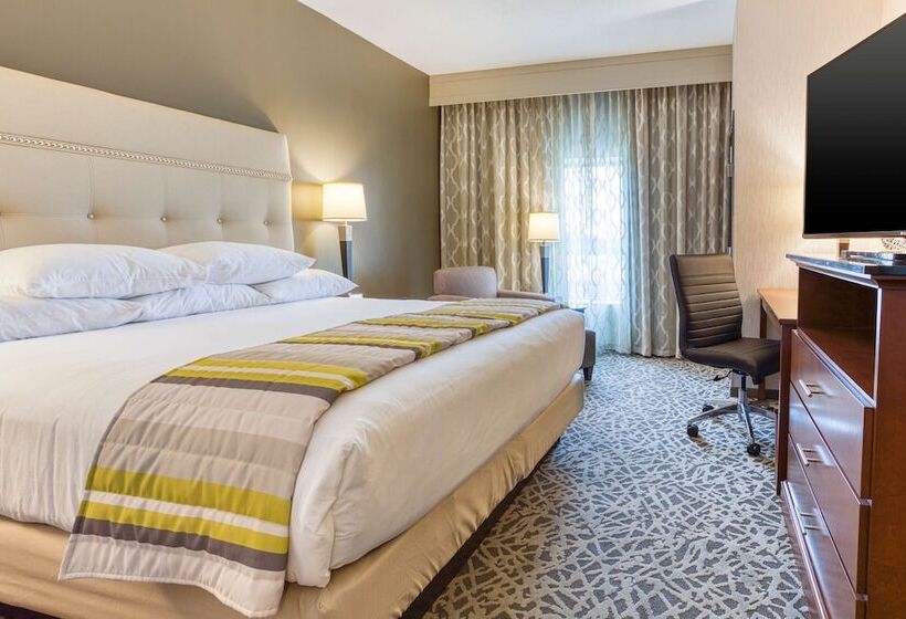 장애인용 디럭스룸, Drury Inn & Suites Cincinnati Northeast Mason