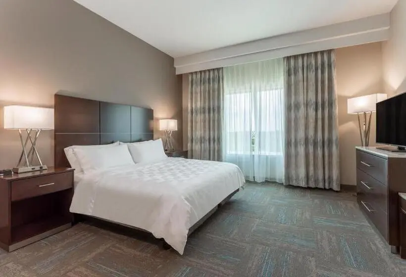 キングサイズベッドのスイートルーム, Holiday Inn & Suites   Jefferson City, An Ihg