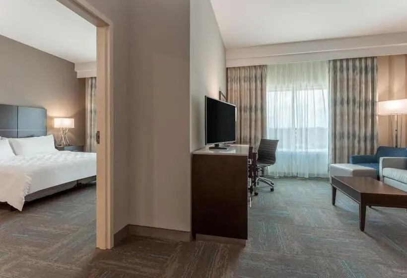 キングサイズベッドのスイートルーム, Holiday Inn & Suites   Jefferson City, An Ihg