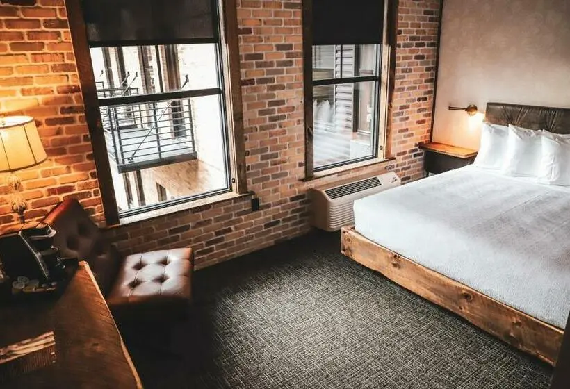 Deluxe-studio, Crosby