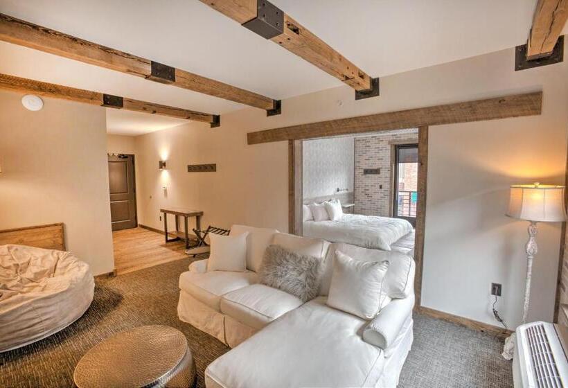 جناح جونيور مزوَّد بشرفة, Crosby