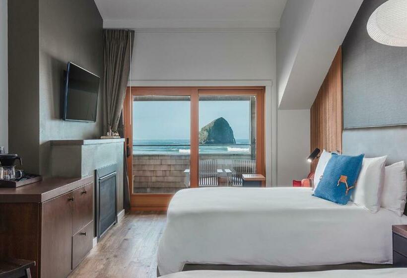 带特大床的标准间, Headlands Coastal Lodge & Spa