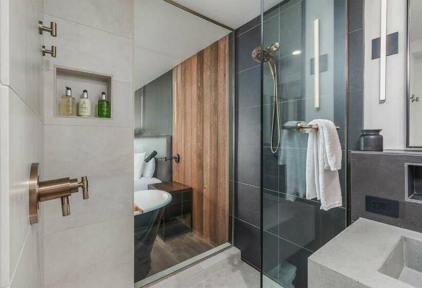 带大床的标准间, Headlands Coastal Lodge & Spa