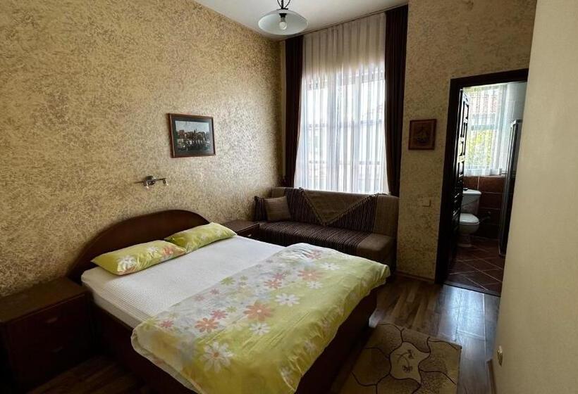 اتاق استاندارد سه نفره, Sultan Pension