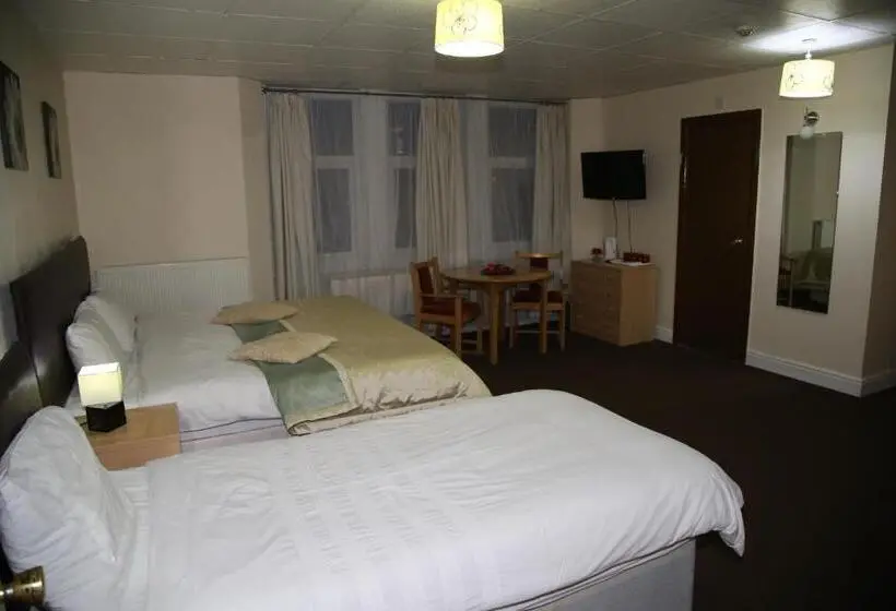 ファミリーステューディオ, A Gosport Inn