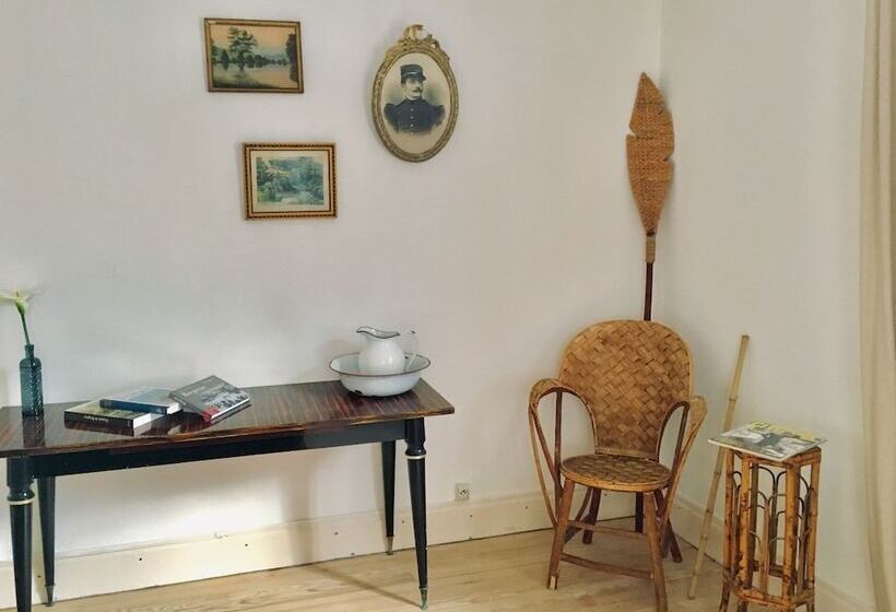 سوییت لوکس, Maison Raphaël Kafka