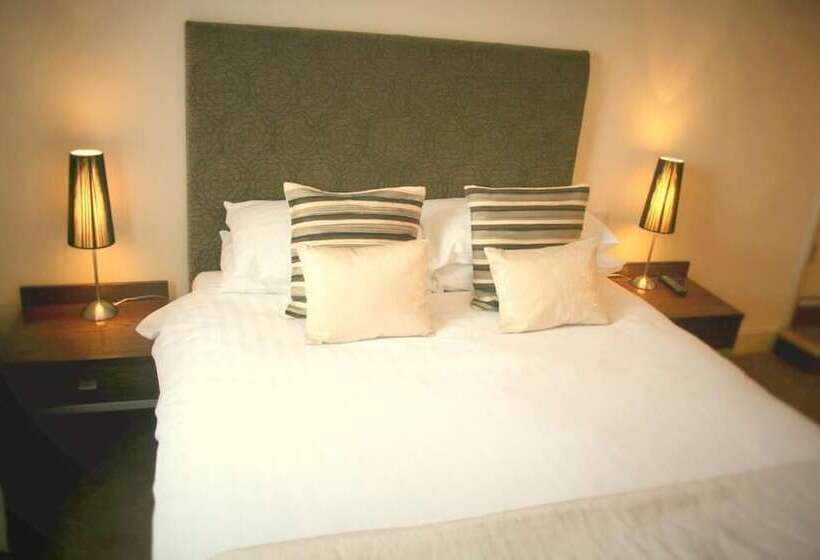 이그제큐티브 룸, The Foinavon