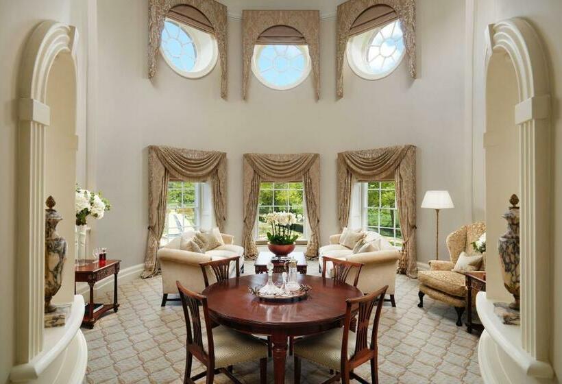 جناح ملكى, Grantley Hall