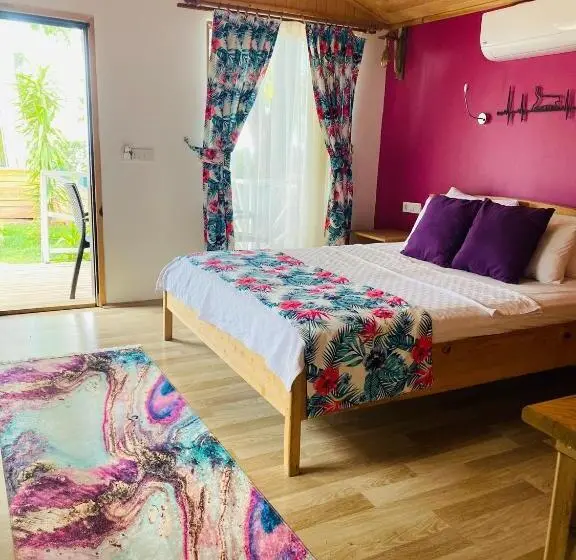 オーシャンビューデラックスルームバルコニー付き, Kara Kedi Beach Bungalow