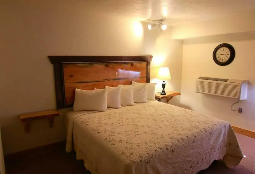 اتاق استاندارد با تخت بزرگ, Yellowstone Village Inn And Suites