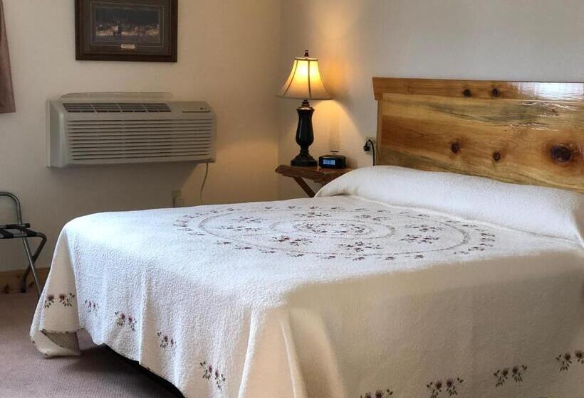 חדר סטנדרט עם מיטת קינג, Yellowstone Village Inn And Suites