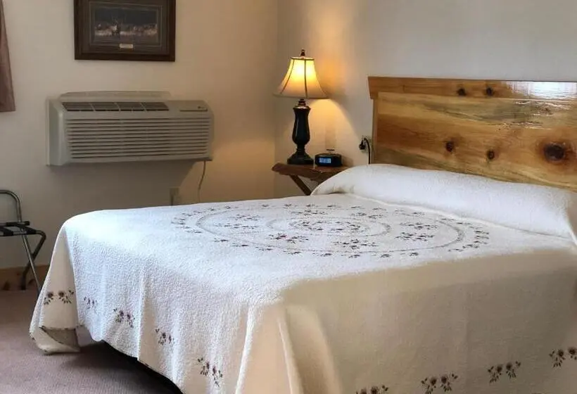اتاق استاندارد با تخت بزرگ, Yellowstone Village Inn And Suites