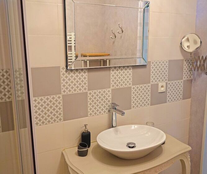 غرفة عائلية, La Bayardine