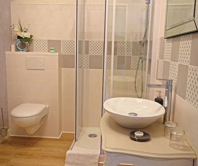 غرفة عائلية, La Bayardine