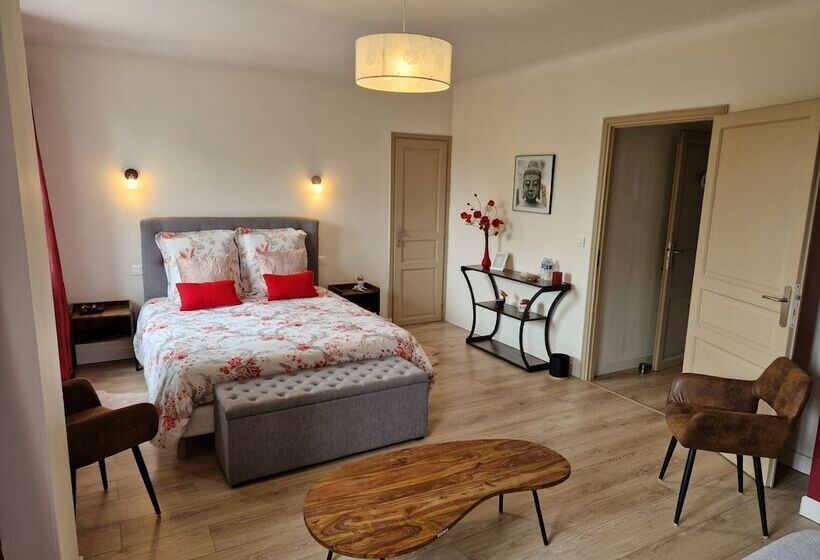 غرفة عائلية, La Bayardine